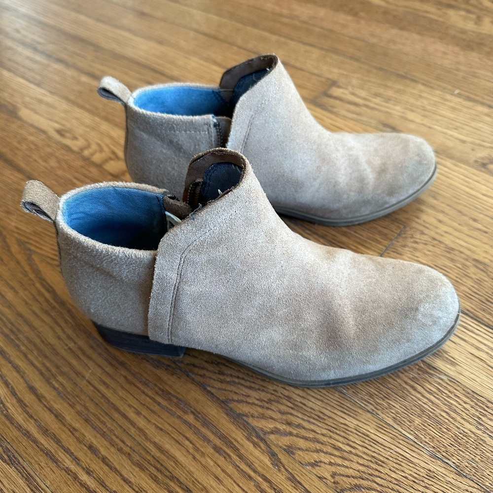 Toms Deia Suede Booties in Toffee with Blue Lining - Women’s Size 6.5 (US)